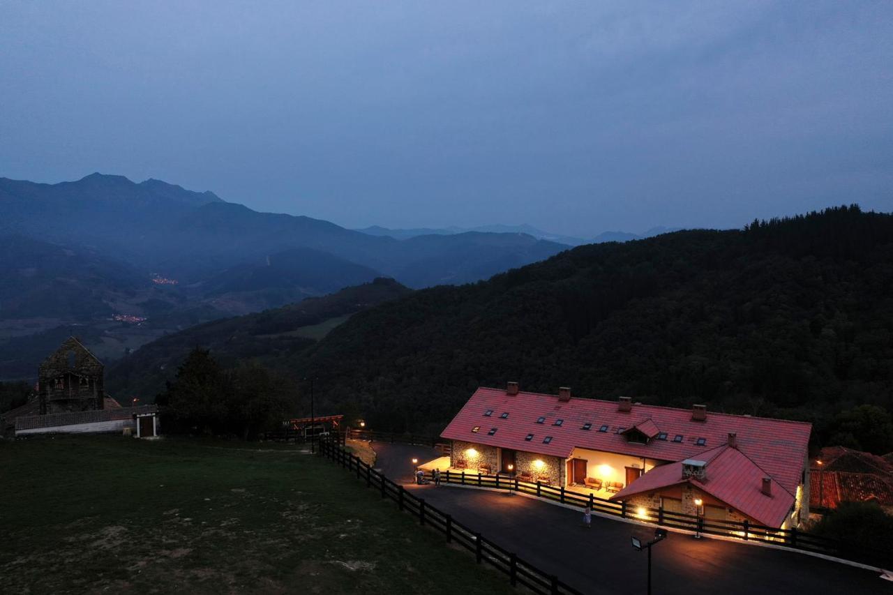 Apartamentos Los Picos De Europa Colio Luaran gambar