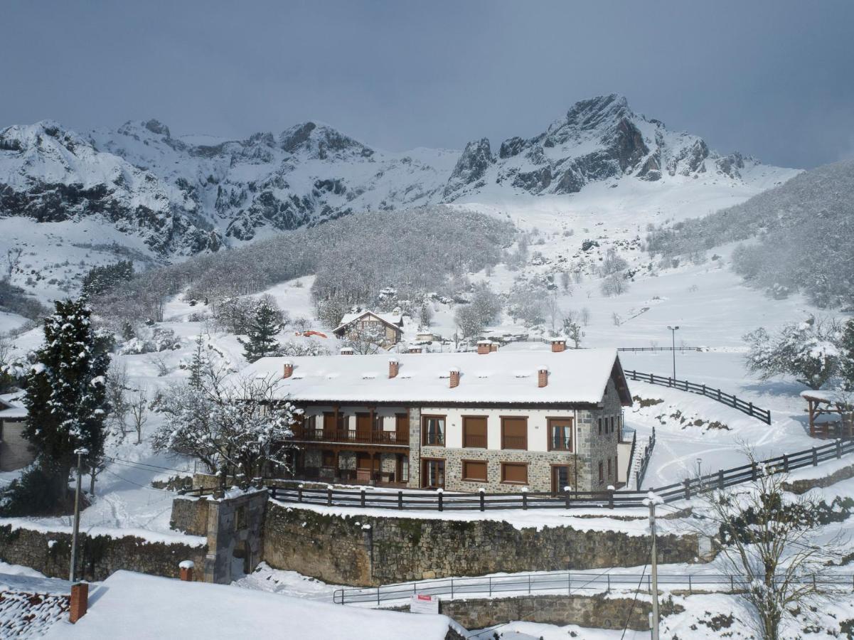 Apartamentos Los Picos De Europa Colio Luaran gambar